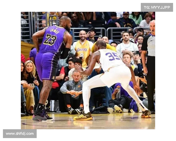 湖人队展现出色战术，轻松击败对手