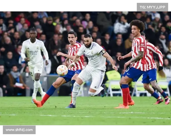 皇马快速反击摧毁对方防线！