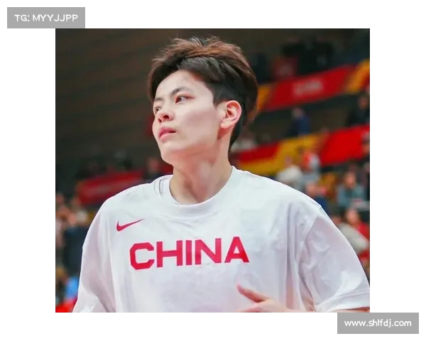 替补杨舒予展现实力：成关键角色，三分球精准助力取胜(杨舒予球赛)