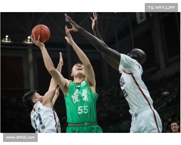 马刺队全力出击,战胜劲敌 马刺队全力出击,战胜劲敌