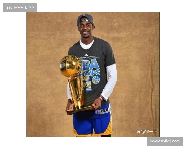 霍勒迪负重深蹲,背后的训练秘诀揭示为何他能从一防到五(霍勒迪生涯最高分) 霍勒迪负重深蹲,背后的训练秘诀揭示为何他能从一防到五(霍勒迪生涯最高分)